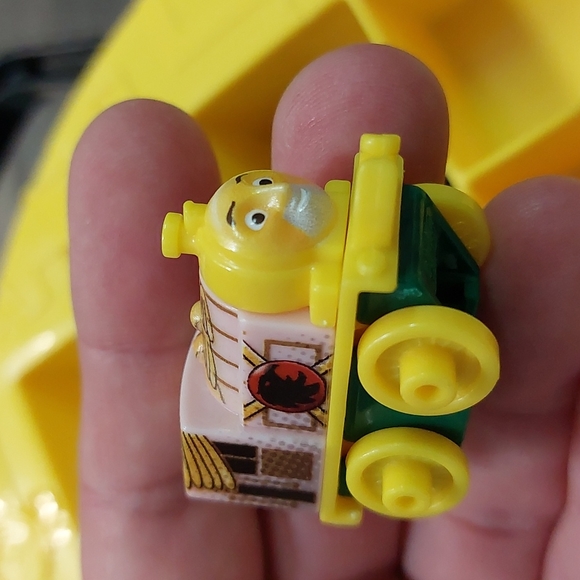 Thomas&Friends DC Super Friends Collector’s Playwheel CarrryCase•11 MiniTrains - Picture 8 of 16